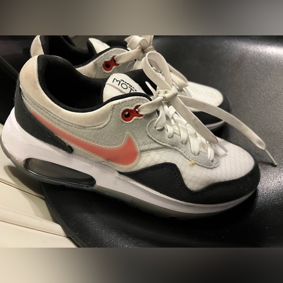 Unisex Nike Air Max Motif GS Trainer DV3034 001 White/Grey Size US 3.5 - Picture 1 of 9